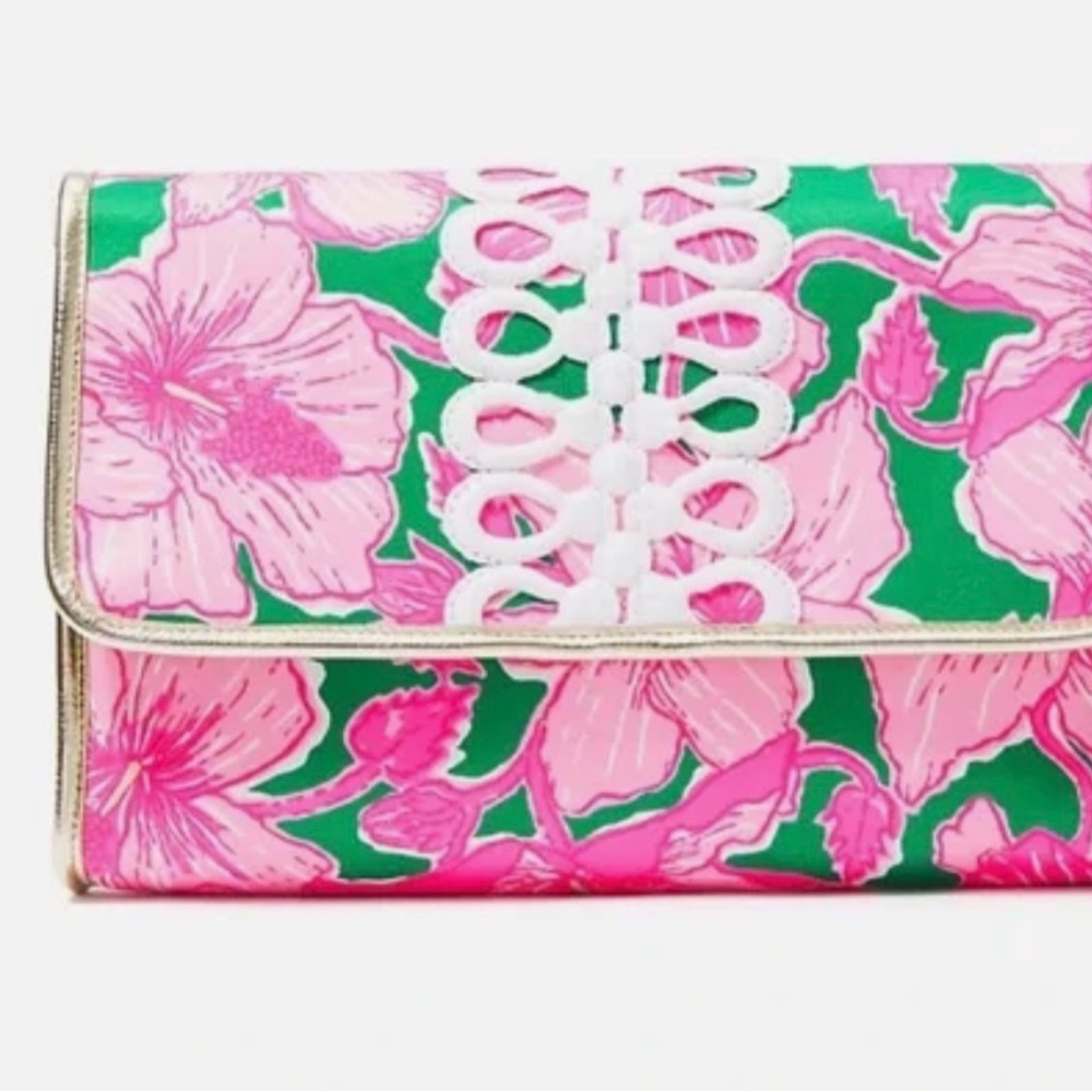 NEW!!
Lilly Pulitzer Envelope Pouch in Kelly Green Hibis Kiss print 🌺